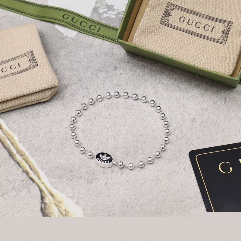 G*u*i bracelets